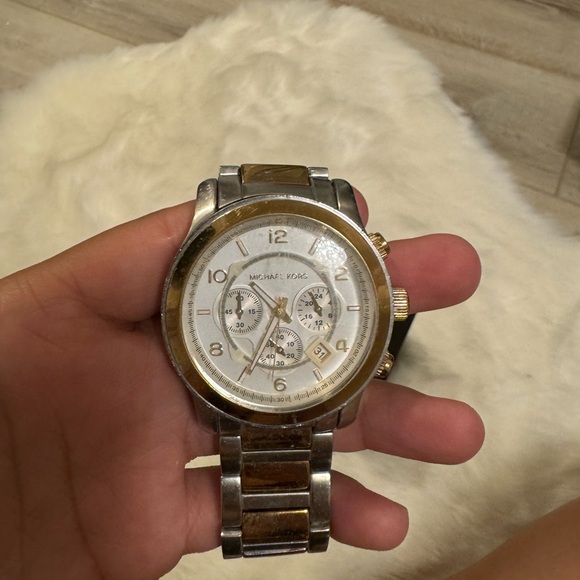 Michael Kors oversized runway watch two toned - Picture 3 of 9